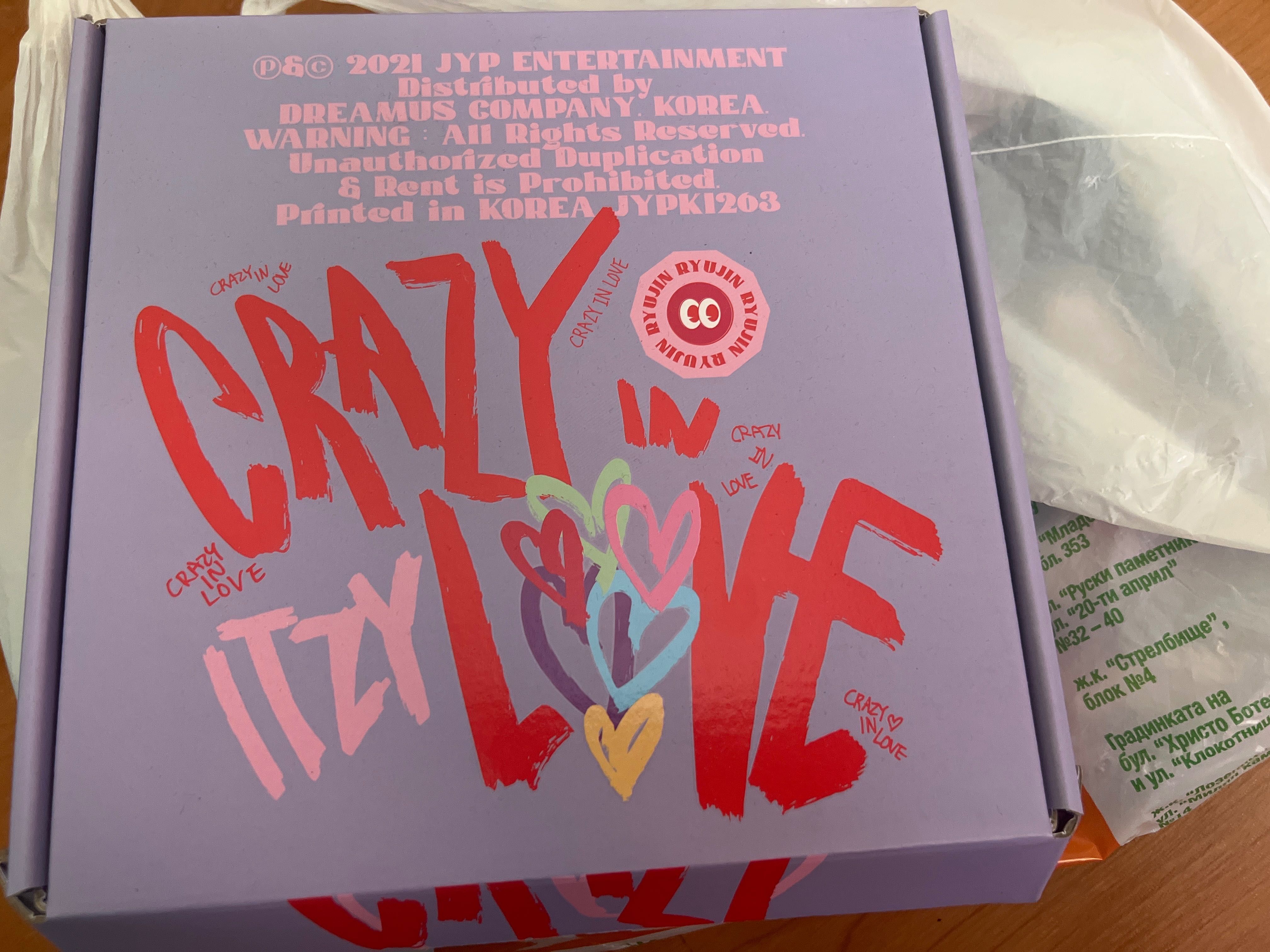 продавам евтини KPOP Album ITZY "crazy in love"