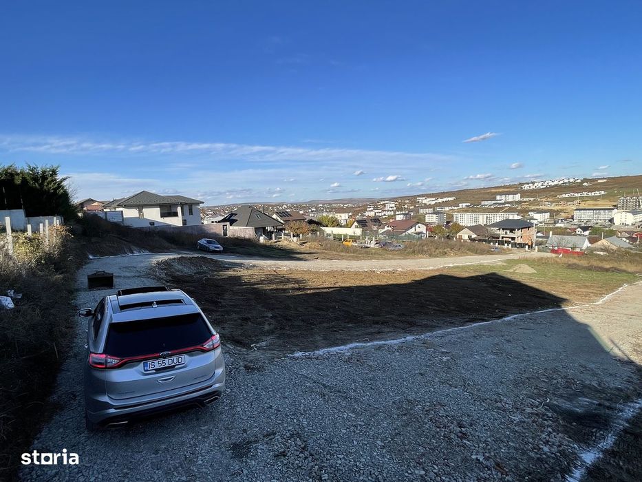 Teren intre case, sat Visan, utilitati, asfalt