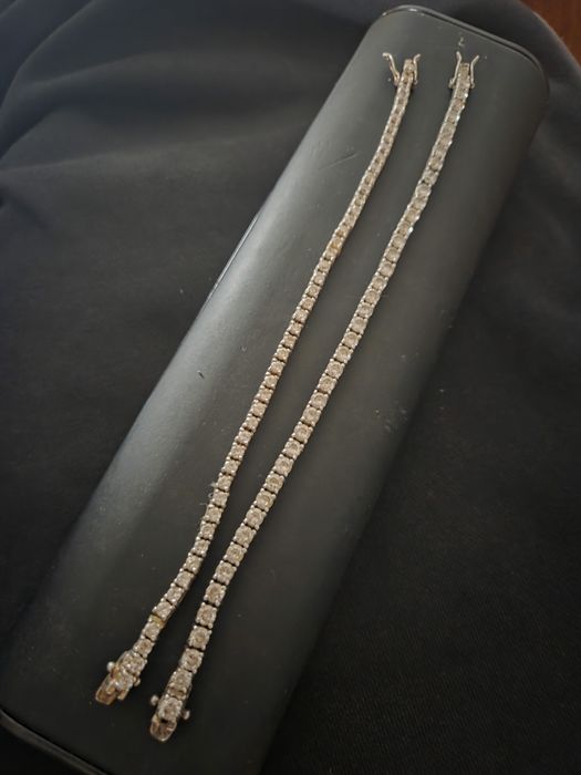 Сребърна гривна с цирконии