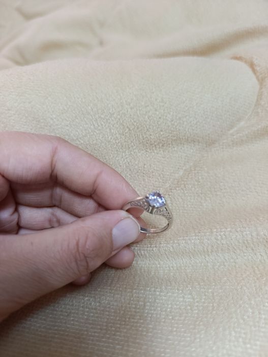 Kumush uzuklar sotiladi