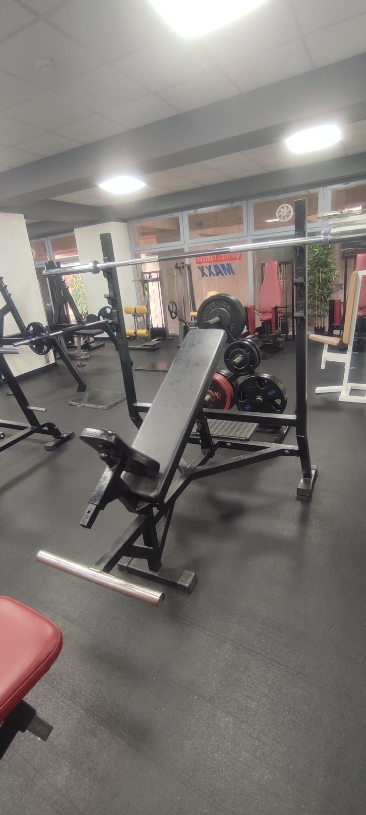Life fitness shoulder press