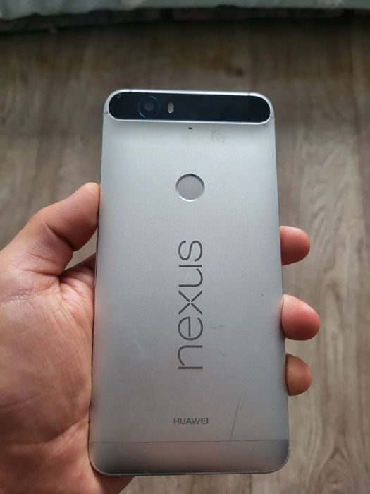 Huawei Nexus 6P.  .