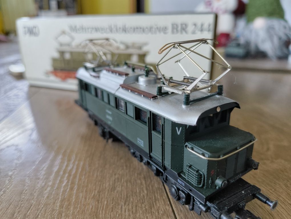 Влакче PIKO Mehrzwecklokomotive BR 244, локомотив H0