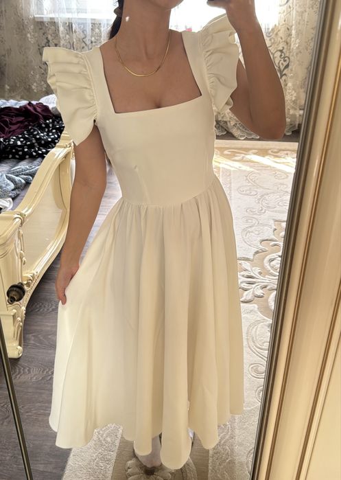 Белое платье.