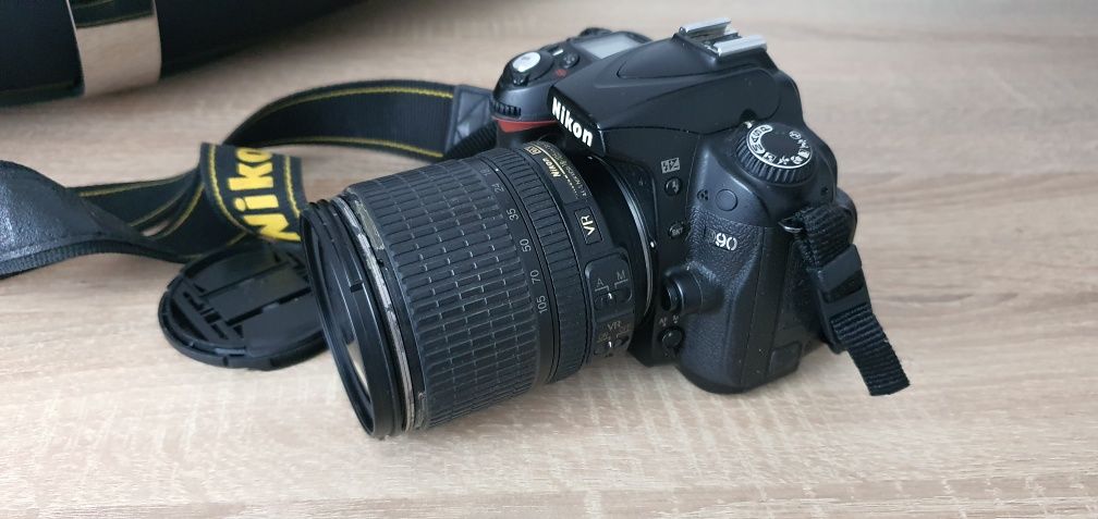 Nikon D90 obiectiv Nikon 18-105 VR