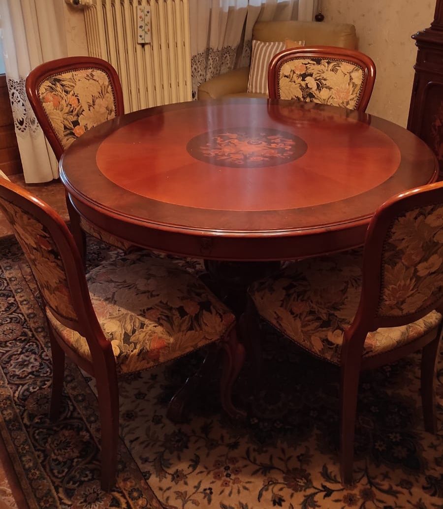 Mobilier sufragerie ( Servanta , Vitrina , Masa , Scaune )