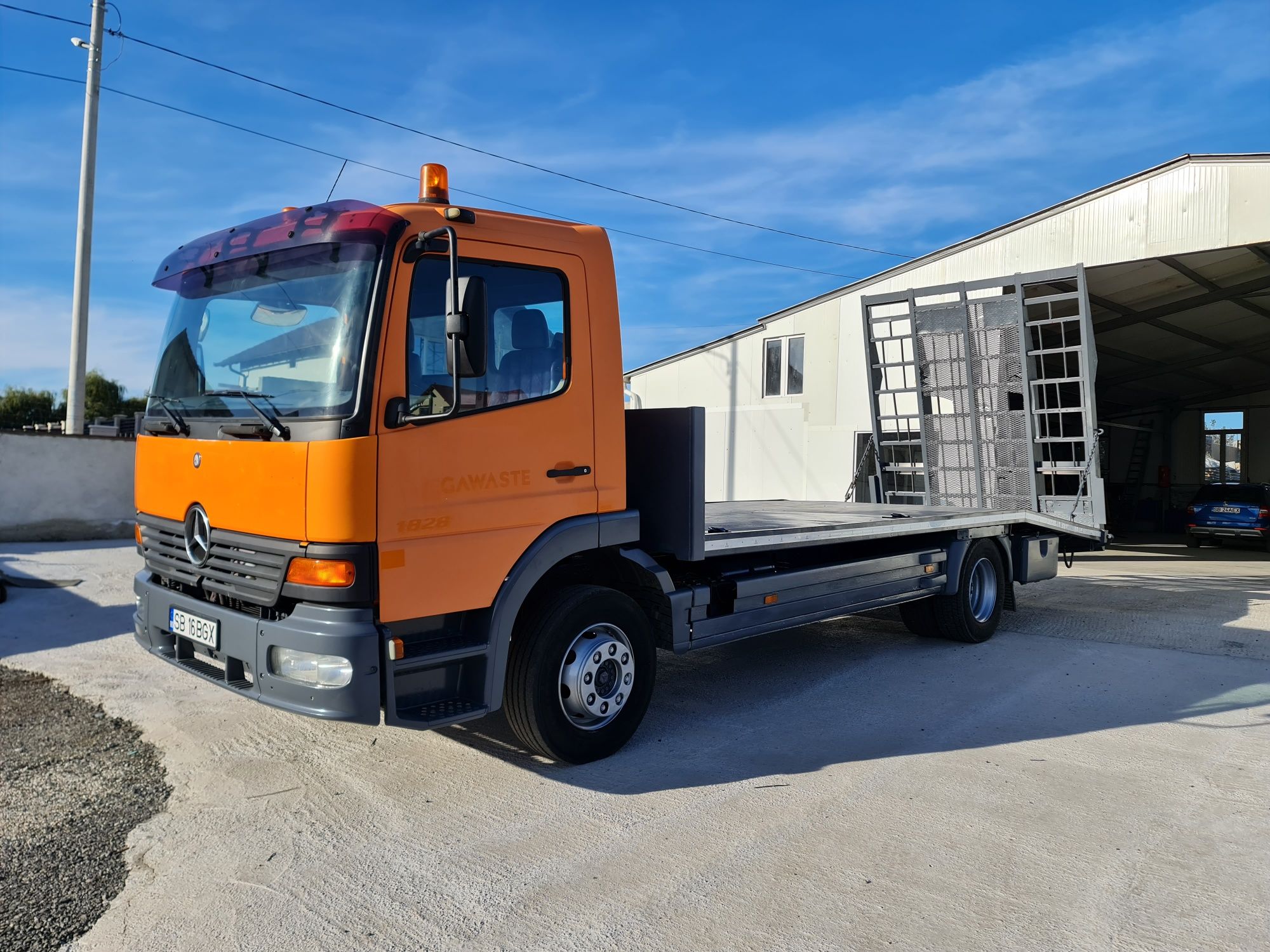 Vand mercedes atego 12 tone 230cp platforma rampa hidraulica utilaje s