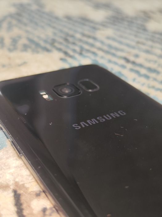 Samsung galaxy s8 plus 64/4 SROCHNI Ideal fakat chizik bor ekran sinma