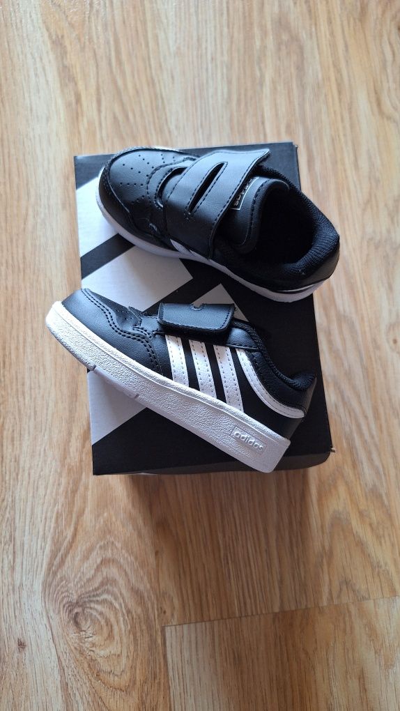 Нови детски маратонки Adidas