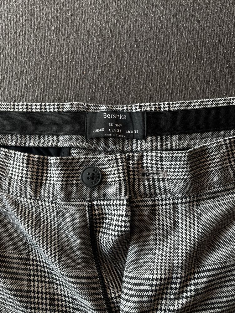 Мъжки кариран панталон PULL&BEAR – EUR 40 Skinny
