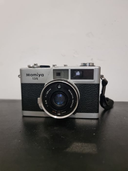 Mamiya 135 EE cameră foto compactă cu telemetru, pe film de 35mm