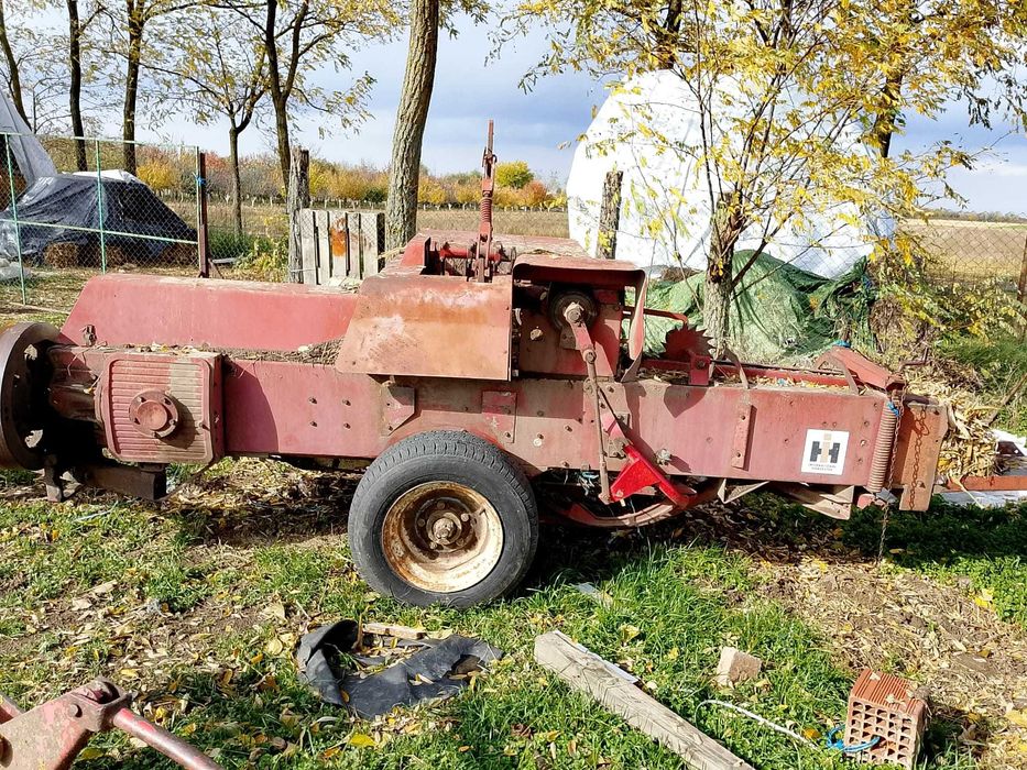 Vând presa de balotat