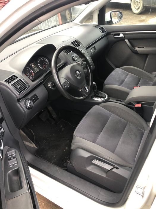 Dezmembrari Touran 2012, 2.0 CFHC,alb LB9A, cutie DSG MSV, xenon