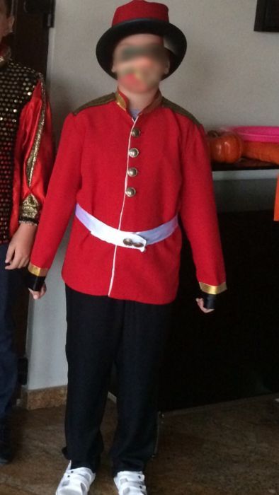 Costum garda britanica 9-13 ani
