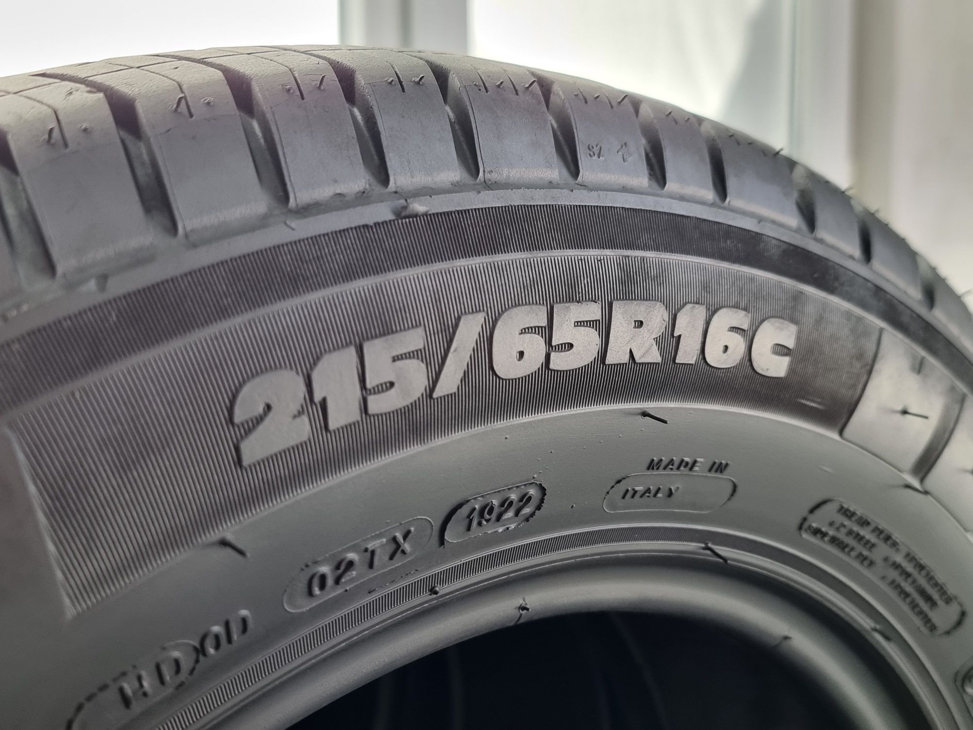 "Dot 22" 215/65/16 C Michelin 4Броя: 450лв 8.0мм