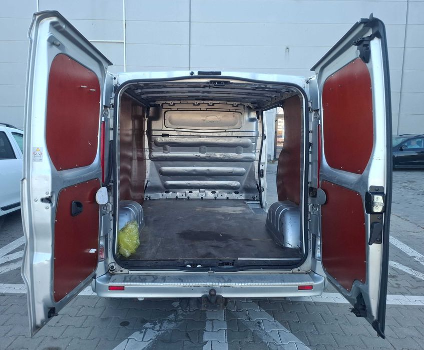 Opel Vivaro 1.9 CDTI - 3 locuri - similar Renault Trafic