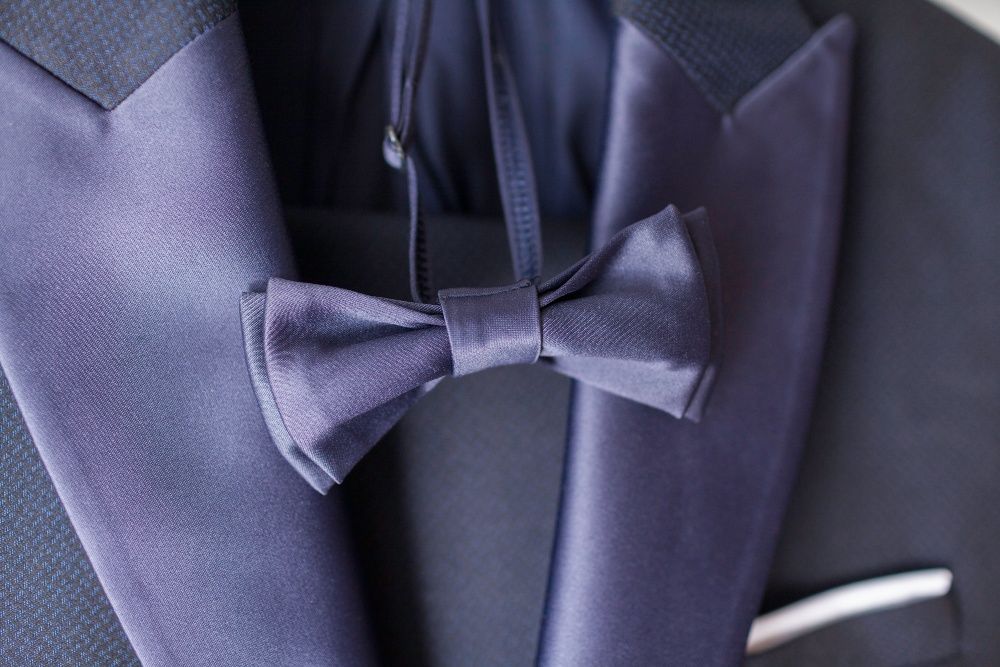 Vand costum barbati (pantaloni + sacou + papion)