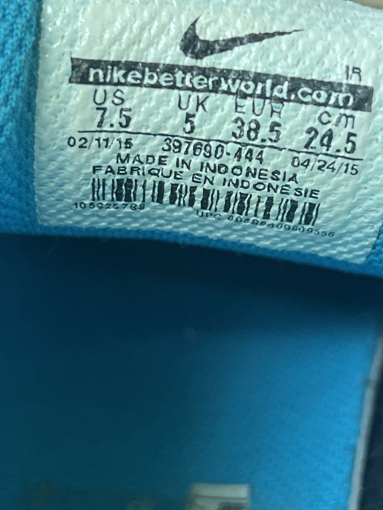 NIKE AIR MAX номер 38,5
