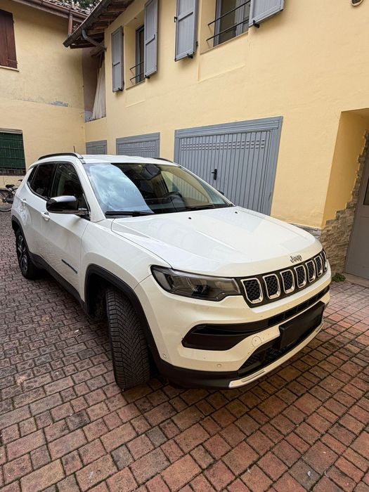 Vând Jeep Compas hybrid