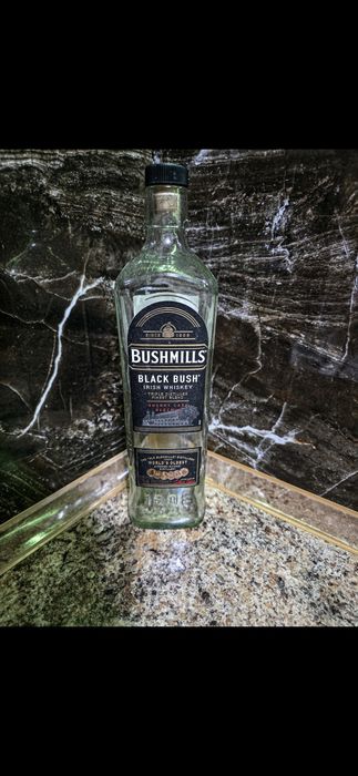 Лот от празни бутилки