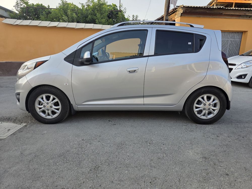 Chevrolet spark.