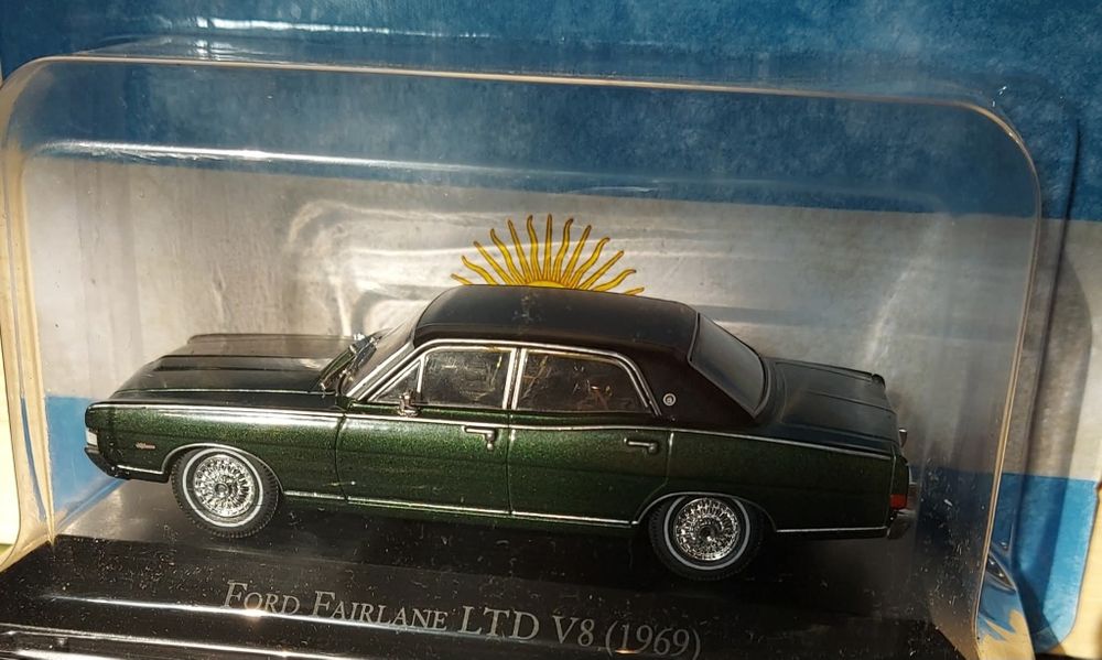 Ford Fairlane LTD V8 1969. Цена: 30лв. Метал и пластмаса. В опаковка.