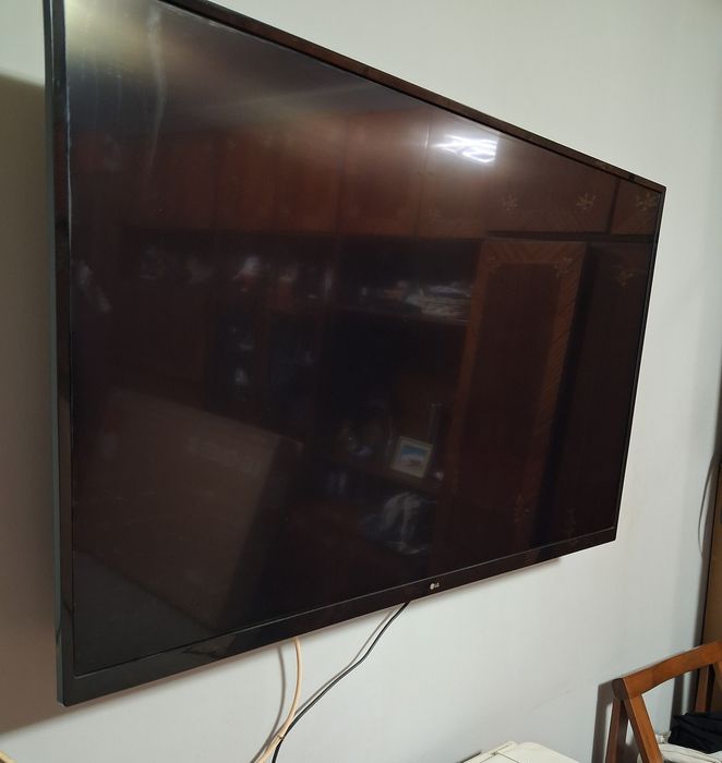 Vând televizor LG