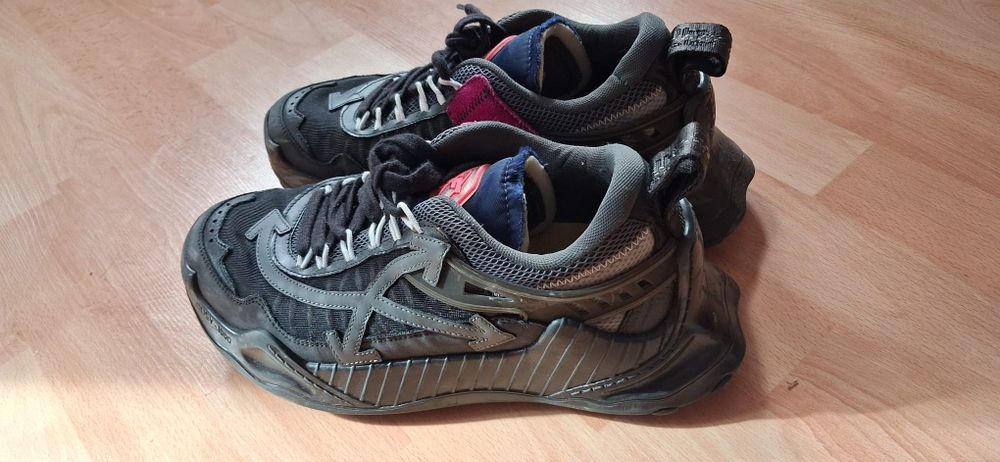 Adidași off- white