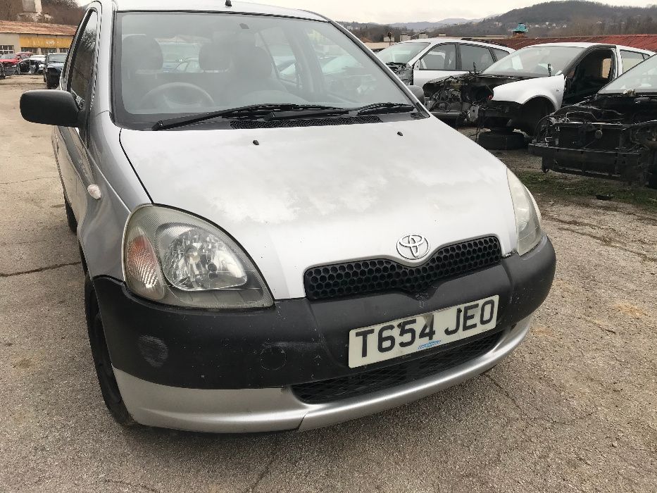 Toyota Yaris 1.0i 68к.с. на части