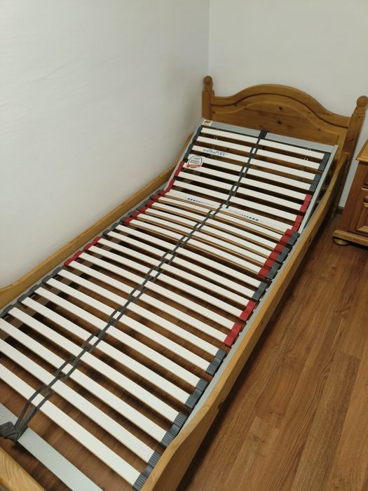 Pat lemn masiv cu somieră reglabila+saltea
