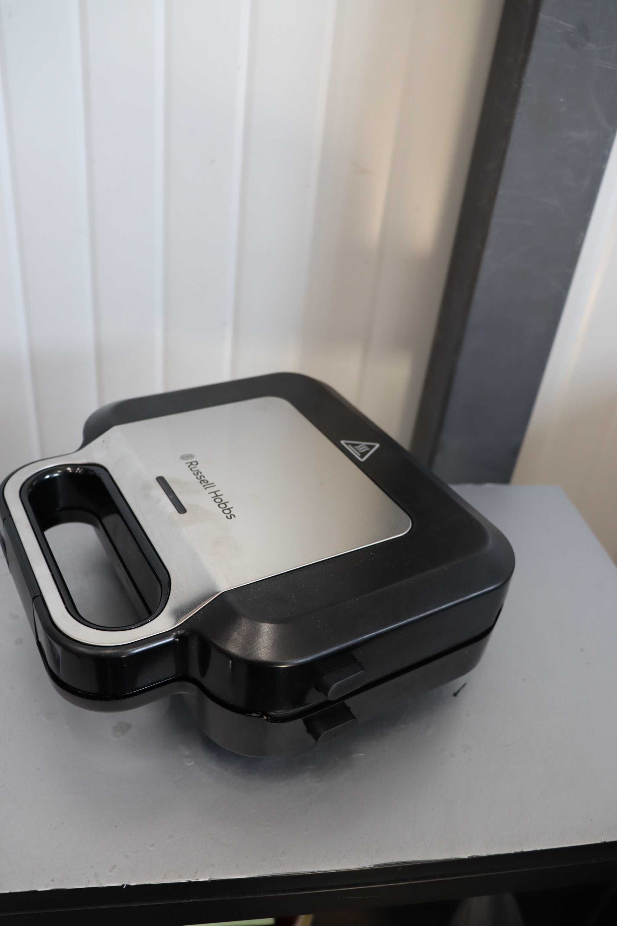 Сандвич-машина Russell Hobbs 3 в 1, 750W, 3 , грил, вафли, сандвичи