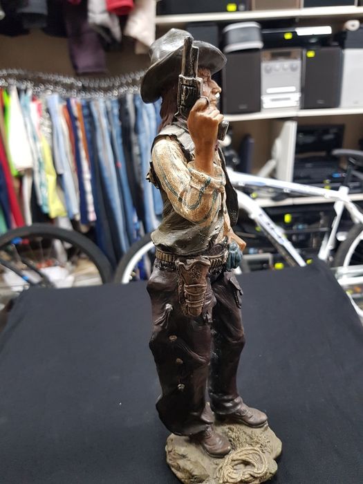 Оригинални статуи на Даниел монфорд