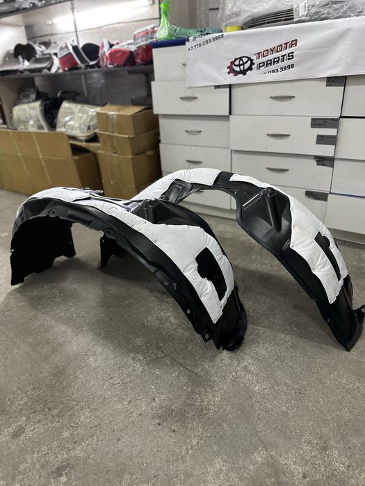 Передние подкрылки Тойота Камри 50-55