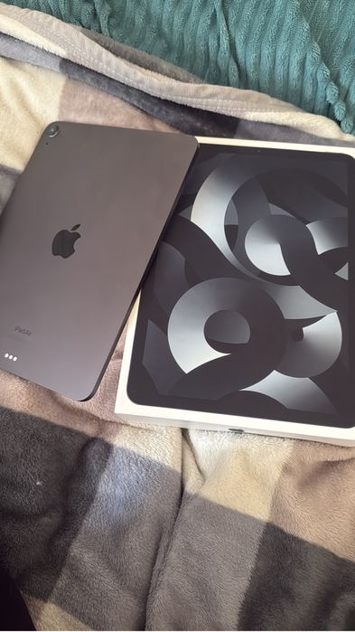 Продам Apple iPad Air 10.9 дюймов, 8/256 гб серый