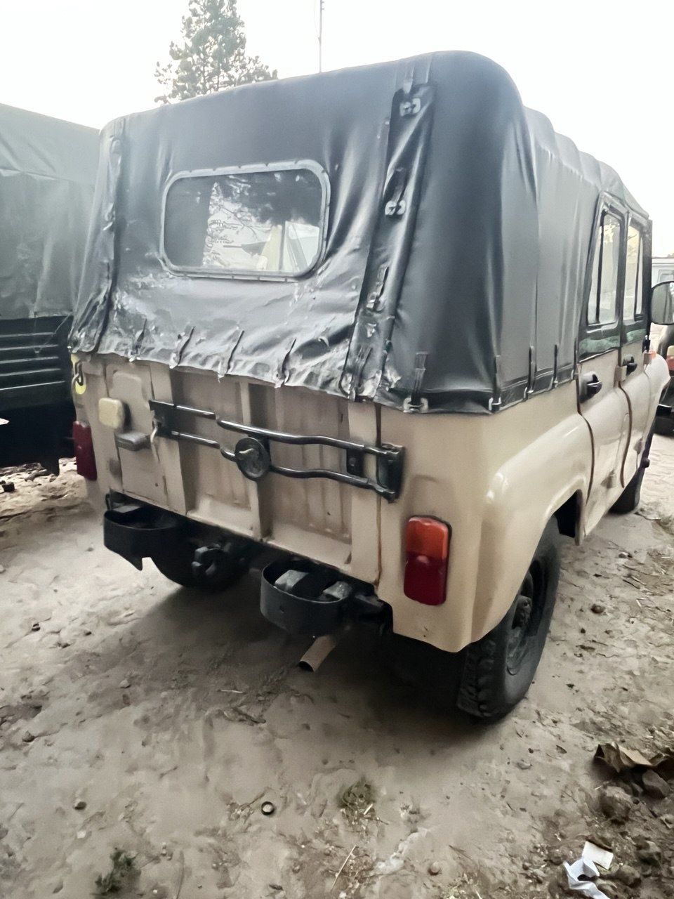 Uaz moshina sotiladi