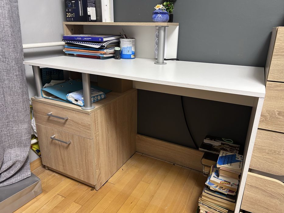 Бюро с две шкафчета