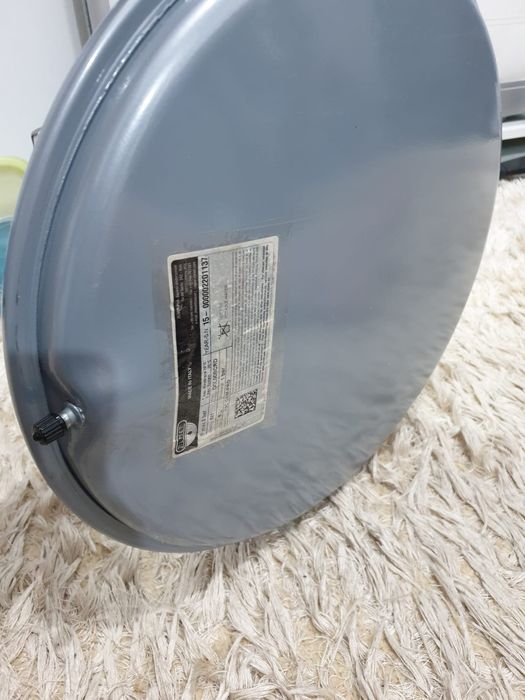 Vând vas de expansiune ariston