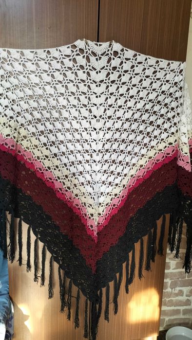 Продам шаль новая большая.