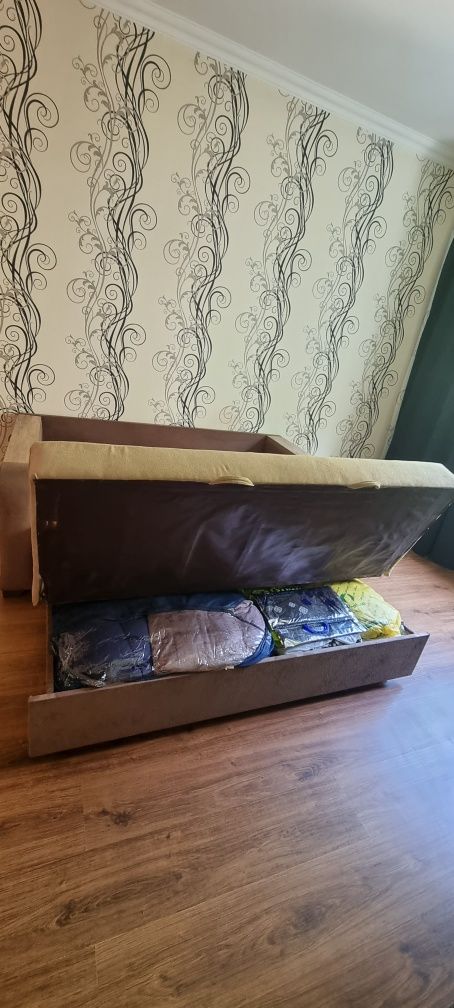 Продам диван в  хорошем  состоянии