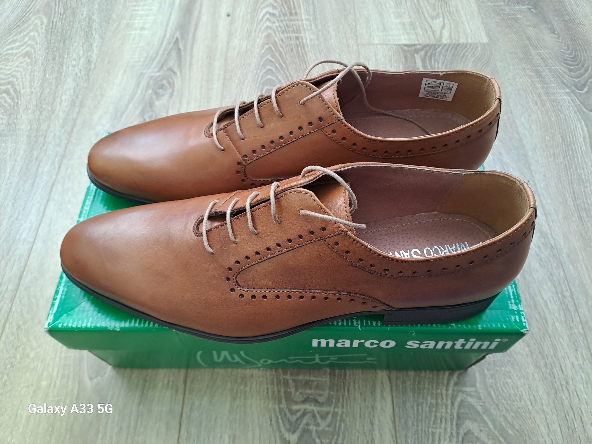 Vand pantofi noi din piele pentru bărbați brand Marco Santini.