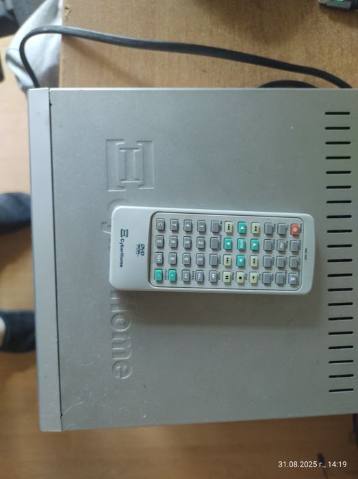 DVD плейър CyberHome CH-DVD 300 с дистанционно – за ремонт