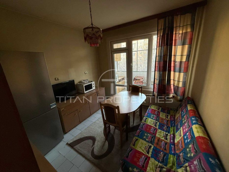 Продава се Тристаен апартамент в Пловдив, Кършияка - 92 кв.м за 2011 €/кв.м - Снимка #1