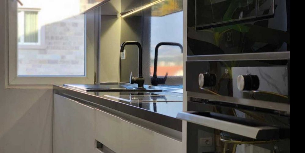 Продавам тристаен апартамент в Център