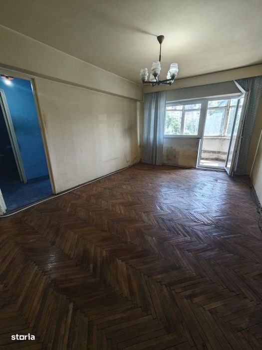 Apartament de vanzare, cu 3 camere spatios, etaj 1, zona Parcul Mara