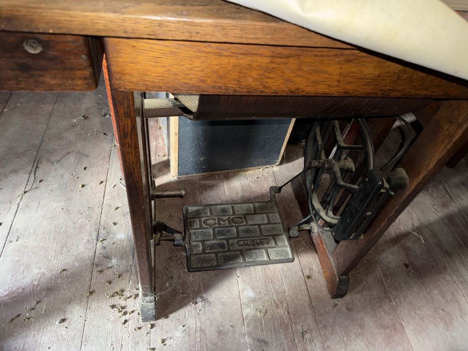 Masina de cusut veche 1000 lei soba functionsla