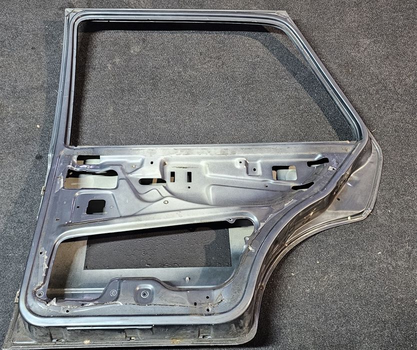 Usa originala Volkswagen Golf 2 / Jetta 2 (model 4usi)

Stare buna
Se