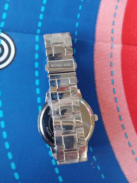 Часовник МС чисто нов