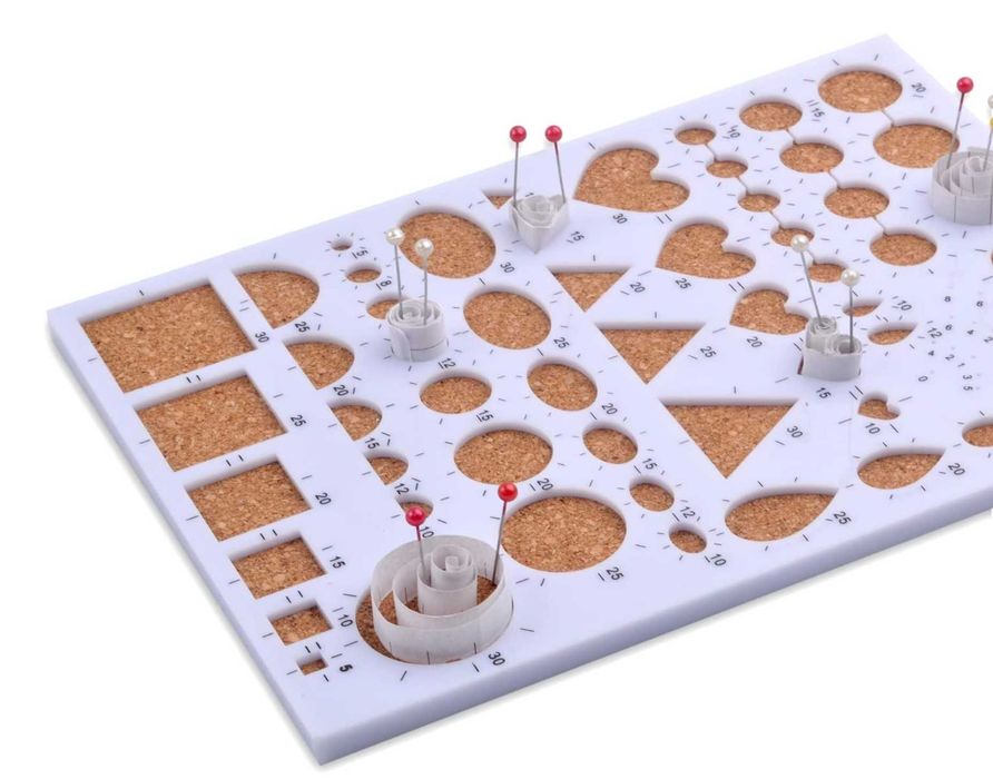 КОМПЛЕКТ ЗА КВИЛИНГ - произведения на изкуството върху хартия.