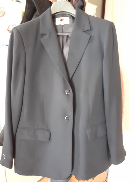 Vand sacouri dama in stare f buna