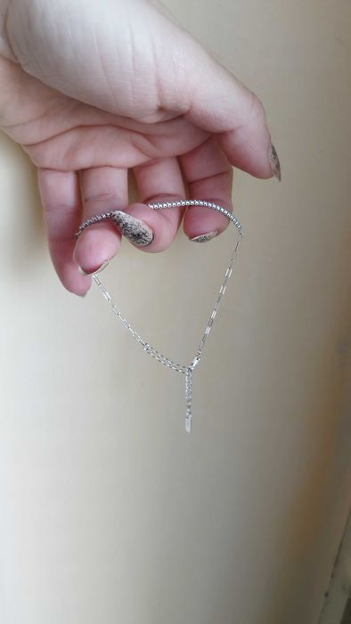 Сребърна гривна с циркони